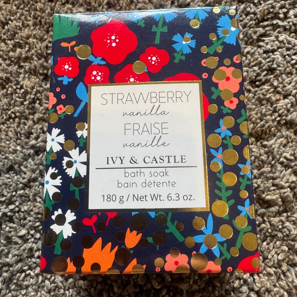 Ivy & Castle Strawberry Vanilla Bath Soak 6.3 oz Floral Box New